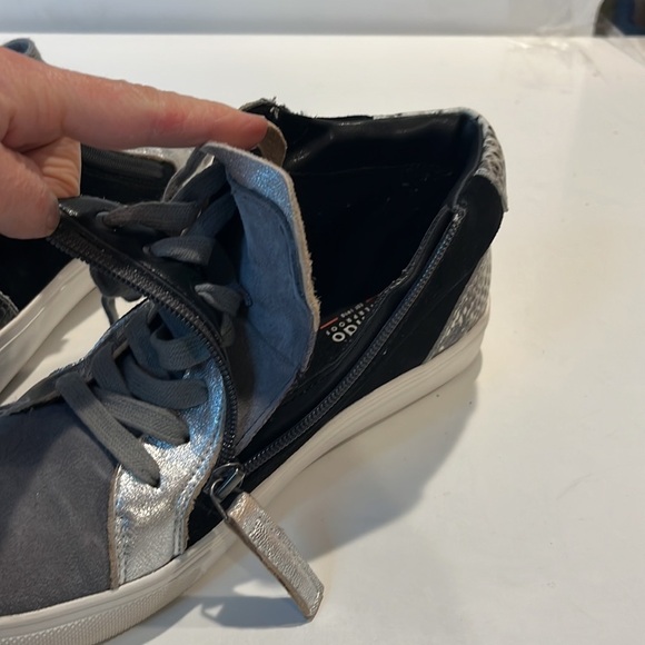 Blondo - high top low wedge sneakers women’s shoes size 7.5 Black/gray color - Picture 15 of 15